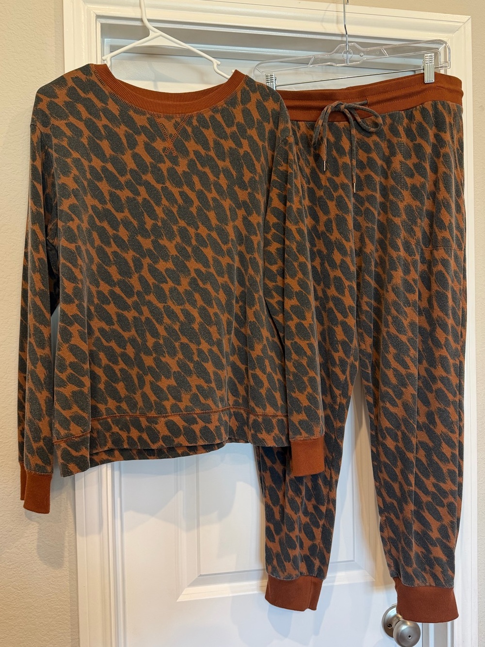 Stars Above brand Brown & black Leopard-Print Women’s lounge set